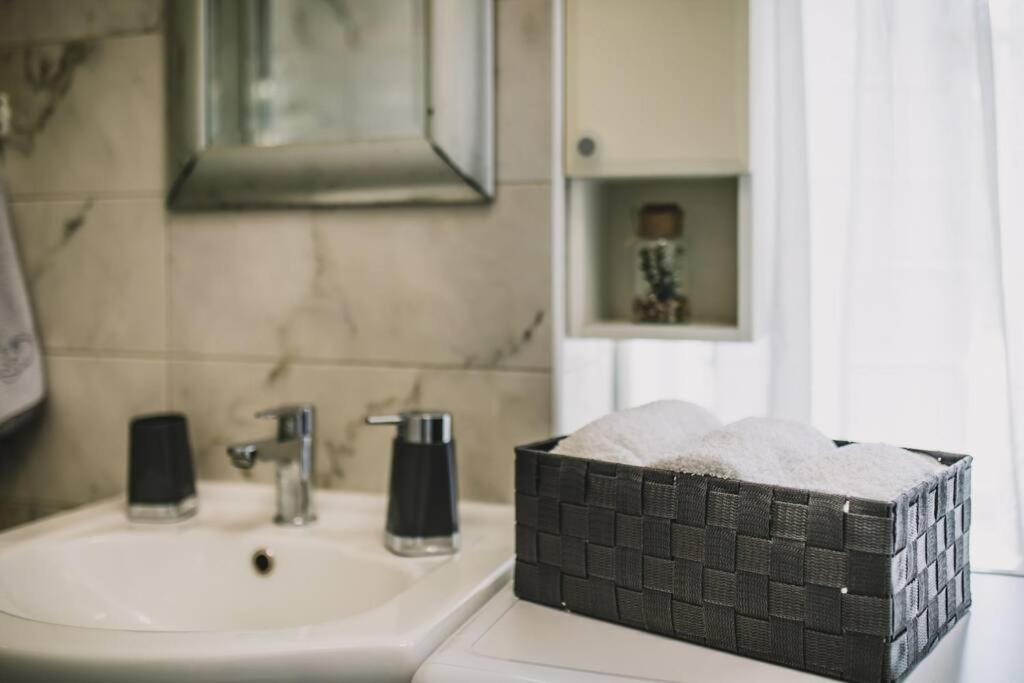 Center Stylish Apt Darling For 4, Old Town Leilighet Split