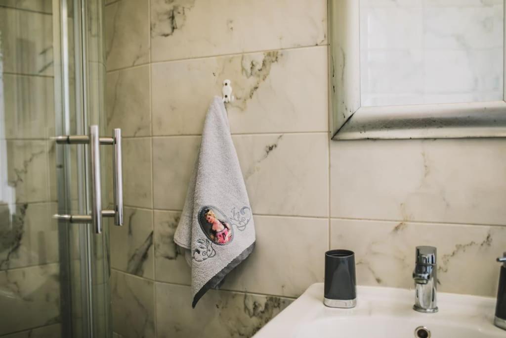Center Stylish Apt Darling For 4, Old Town Leilighet *